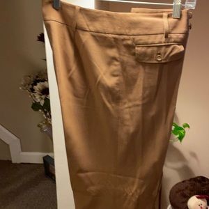 A side tan cropped pants front pockets, buttons on the leg at the bottom!